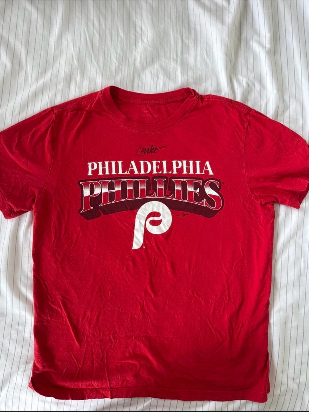 Nike MLB Philadelphia Phillies Red Graphic T-Shirt Men's Medium